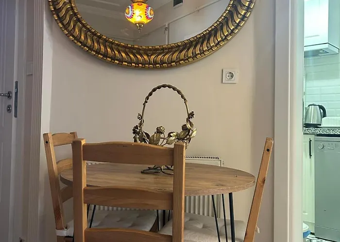 Bohemian Antique House In Colorful Balat Apartment