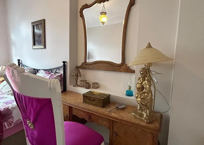 Bohemian Antique House In Colorful Balat *