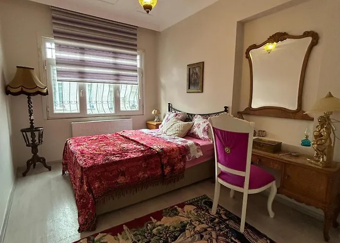 Bohemian Antique House In Colorful Balat Appartamento