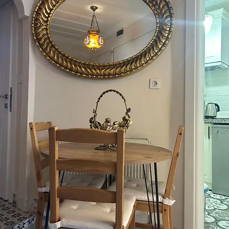 Bohemian Antique House In Colorful Balat 公寓